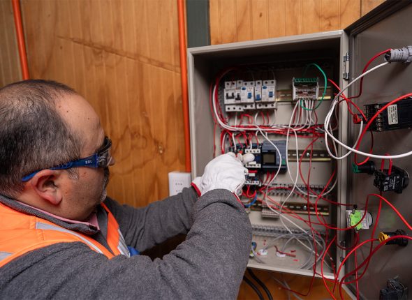 juan-bohon-electricidad-y-electronica-industrial-01